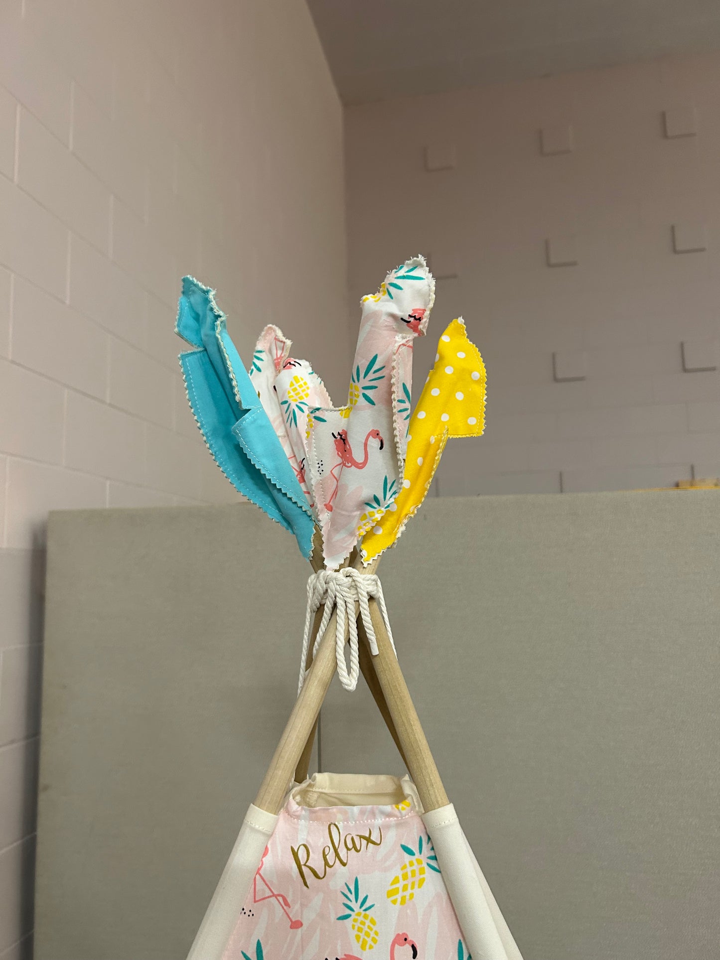 “Relax & Shine” Flamingo Teepee – With Window