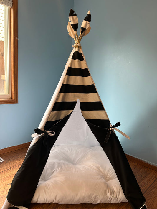 Classic Black & White Teepee