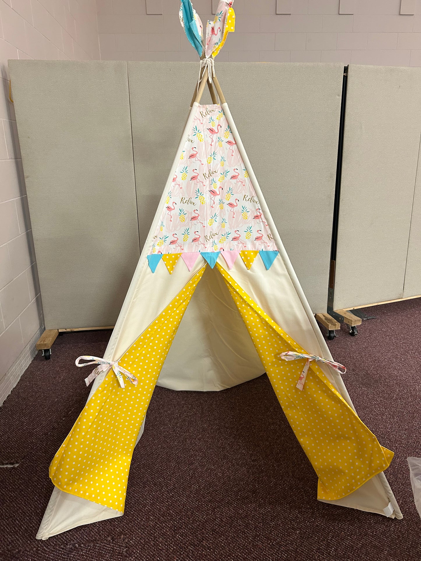 “Relax & Shine” Flamingo Teepee – With Window