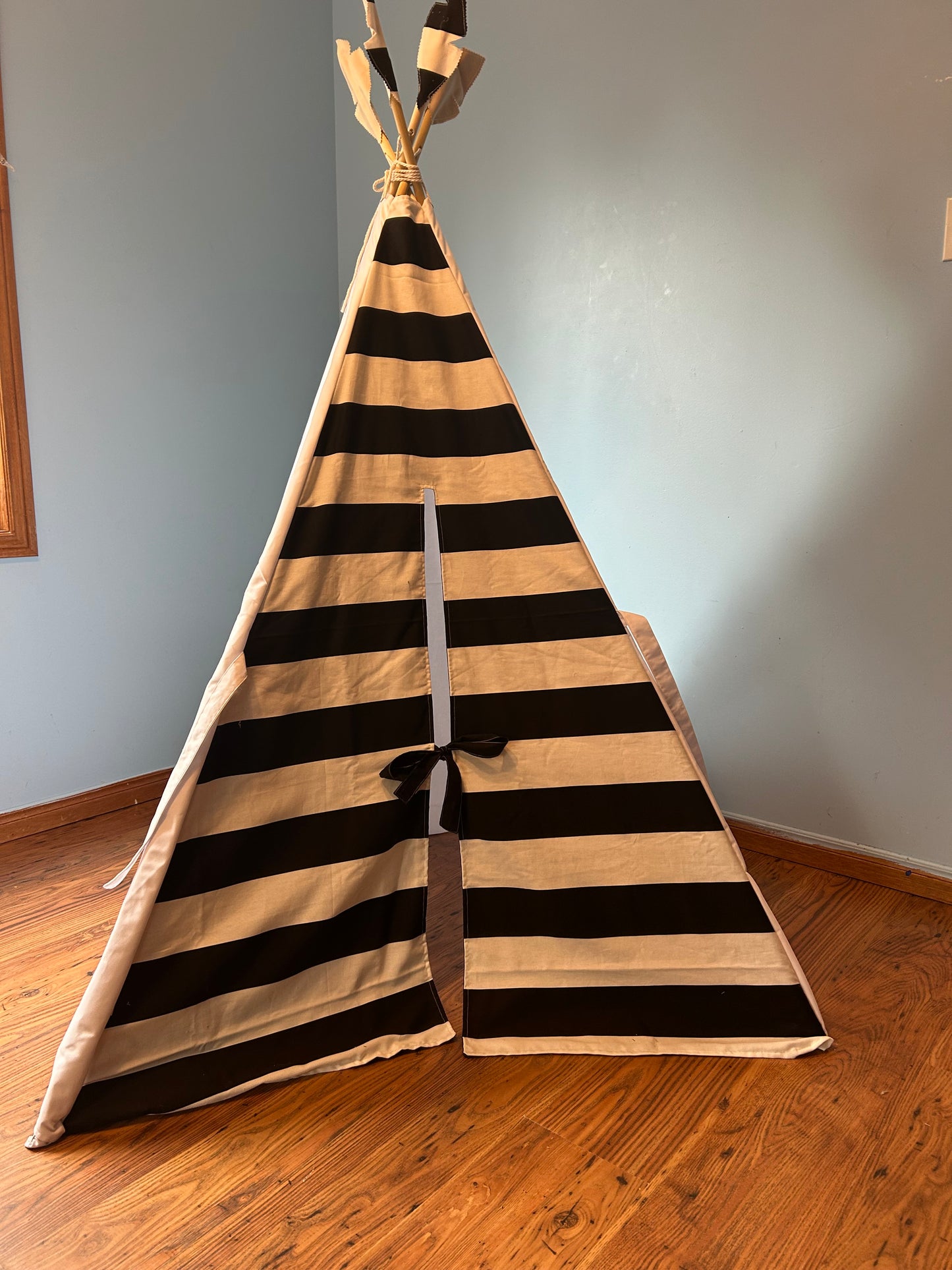 Classic Black & White Teepee