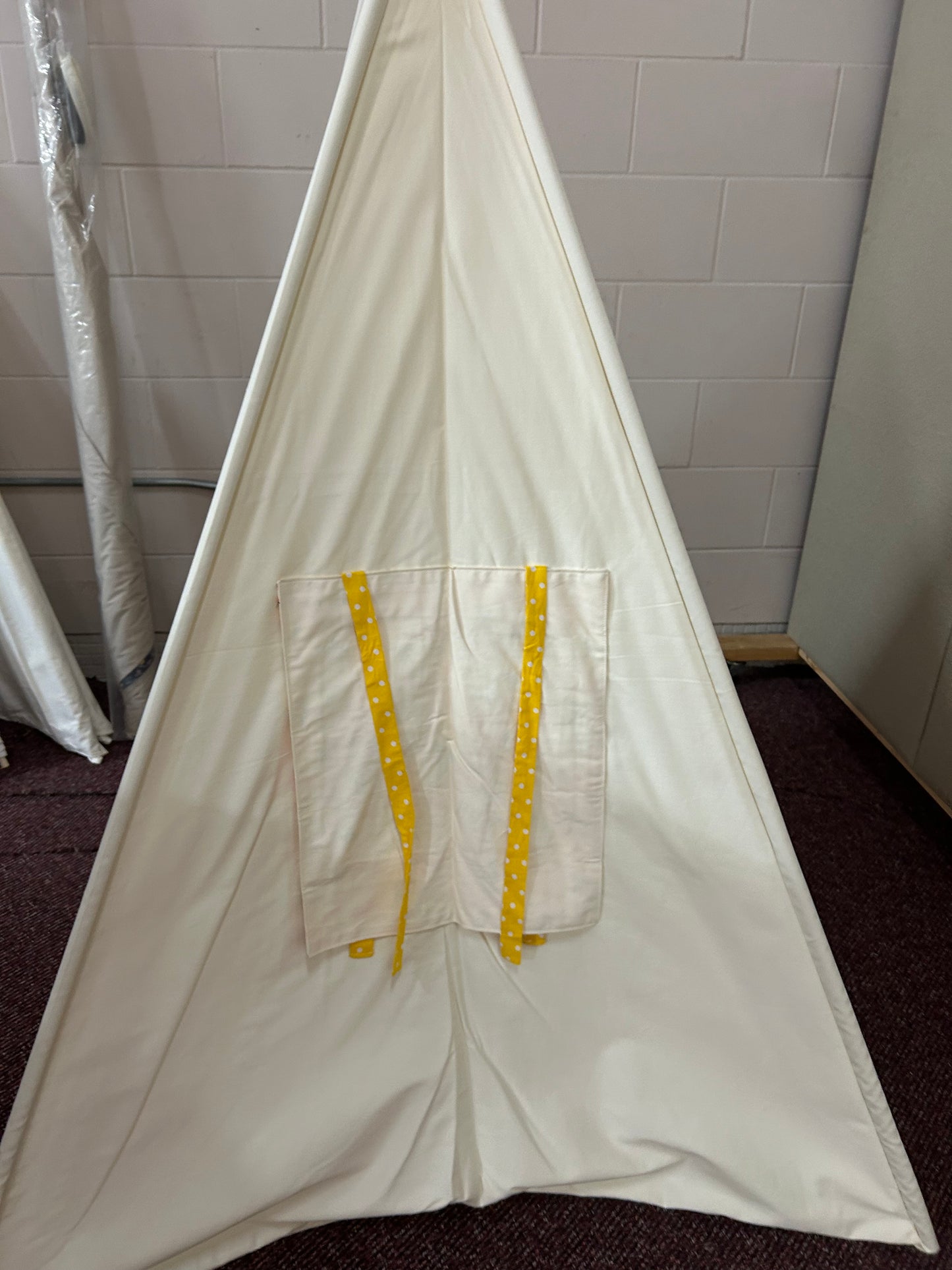 “Relax & Shine” Flamingo Teepee – With Window