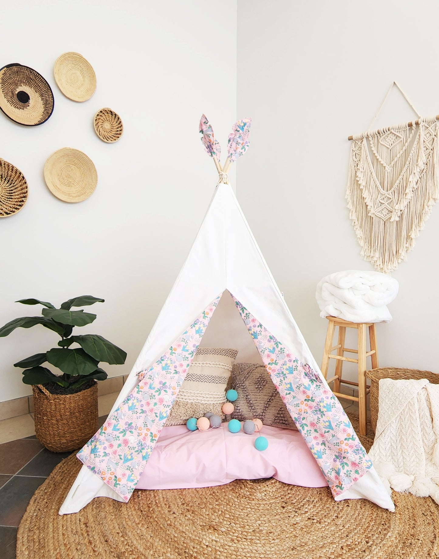 Off-white Girl's Play Teepee Tent with Pink Flowers Lining image 3