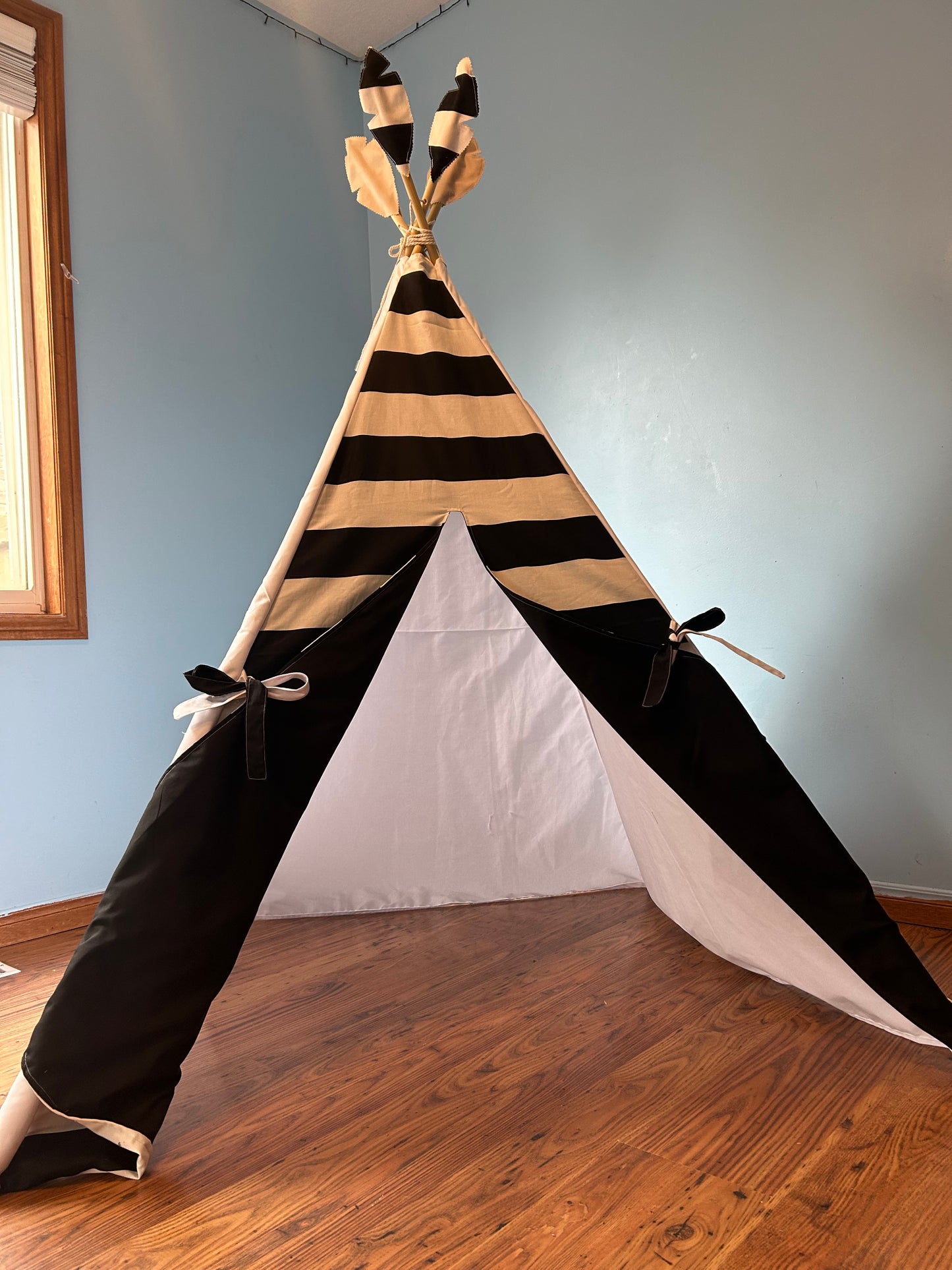 Classic Black & White Teepee