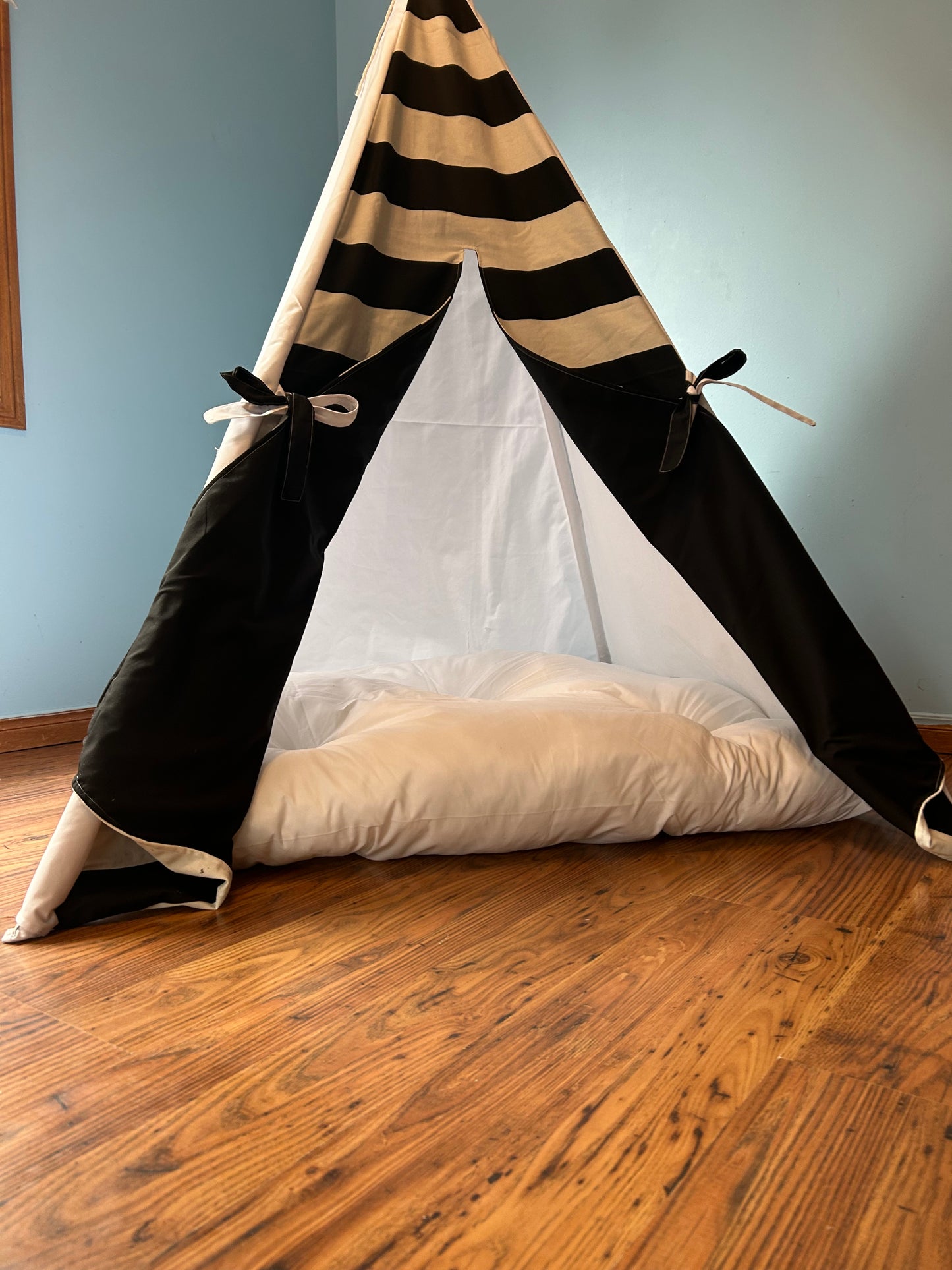 Classic Black & White Teepee