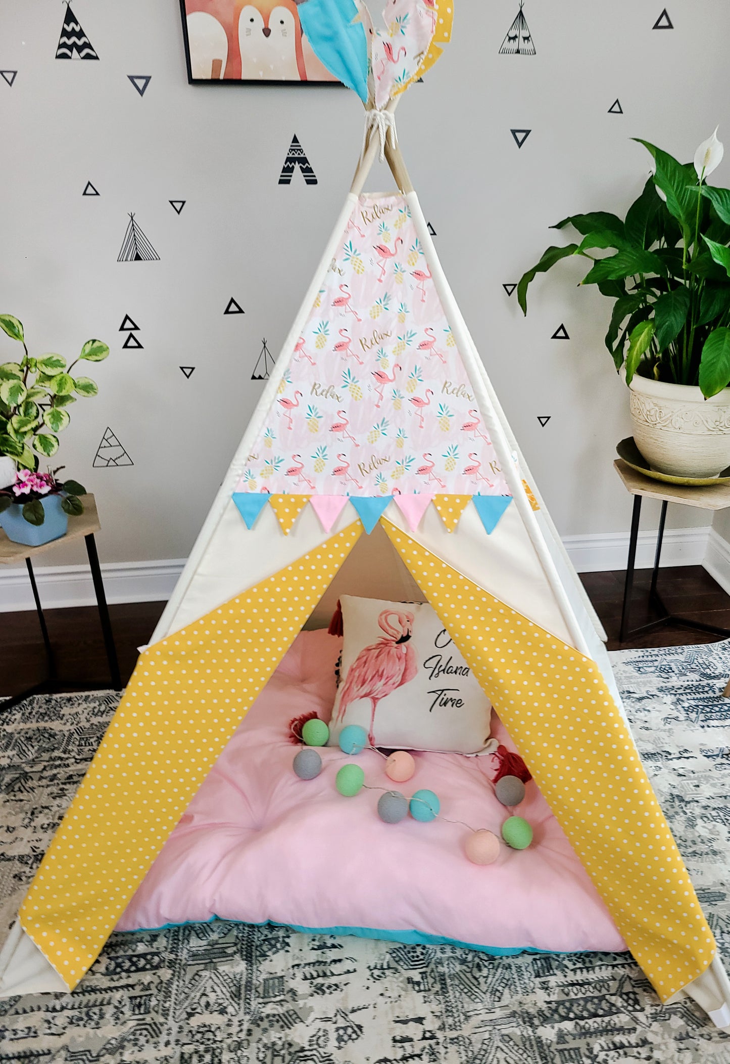 “Relax & Shine” Flamingo Teepee – With Window