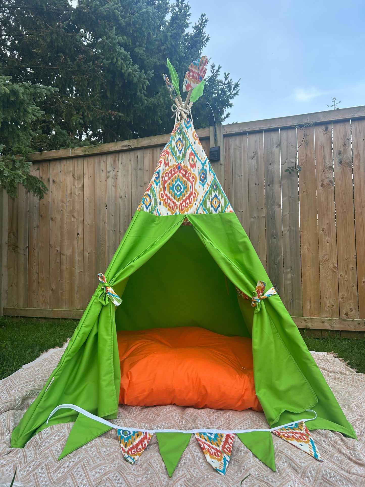 Citrus Splashtop Kids Teepee Tent – Green and Orange Play Tent
