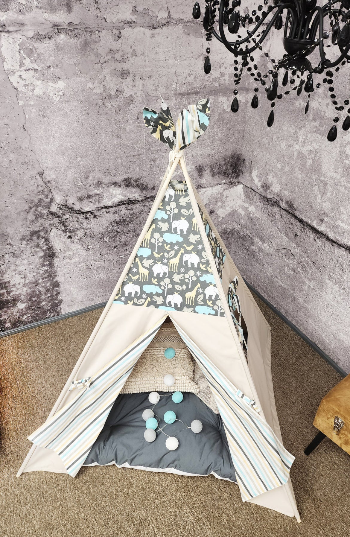 Safari Friends Taupe Play Teepee