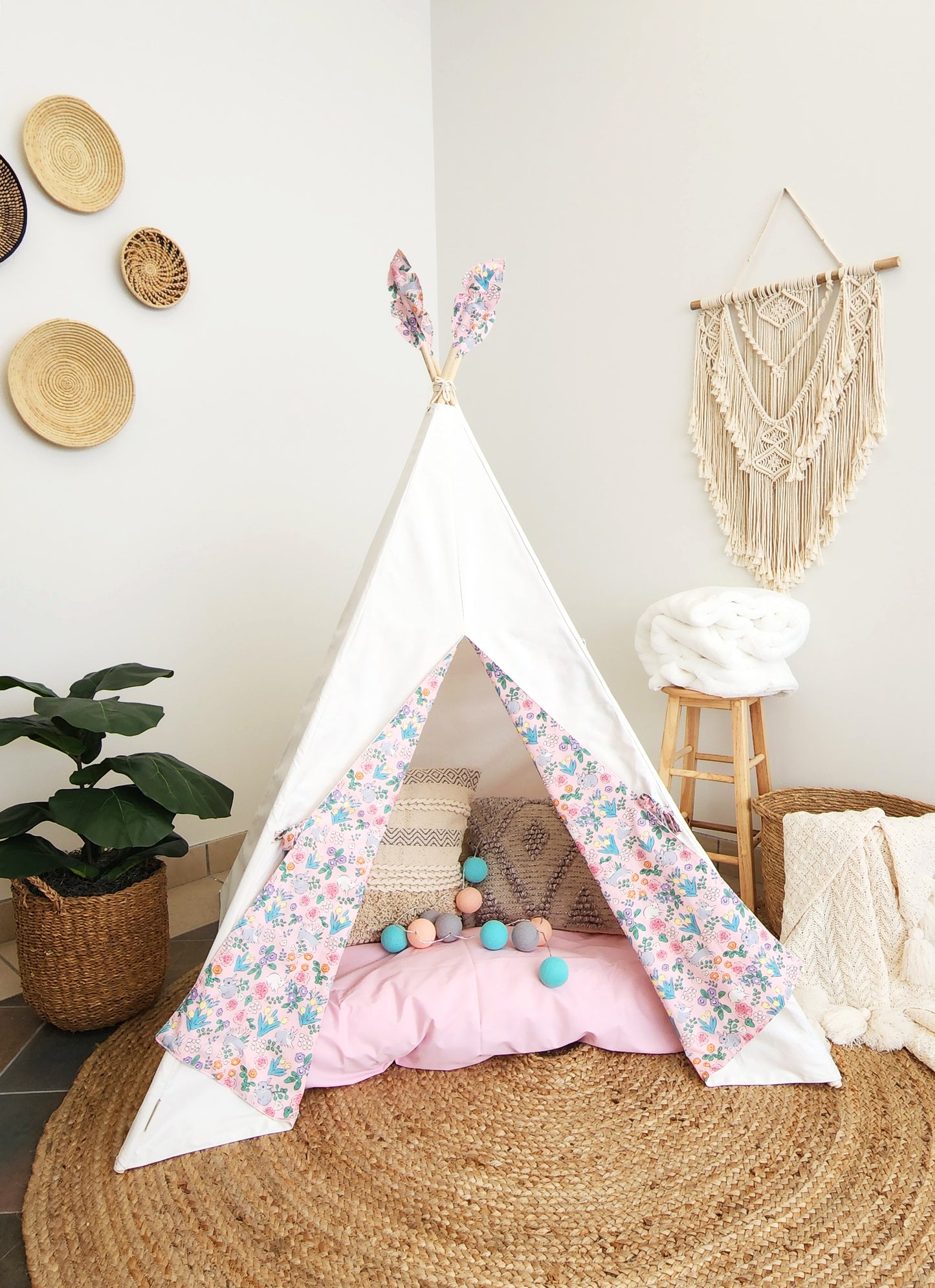 Off-white Girl's Play Teepee Tent with Pink Flowers Lining image 5
